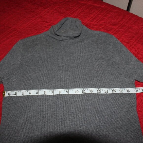 Halogen NWT Cashmere Blend Turtleneck Sweater Size LP - Picture 5 of 6